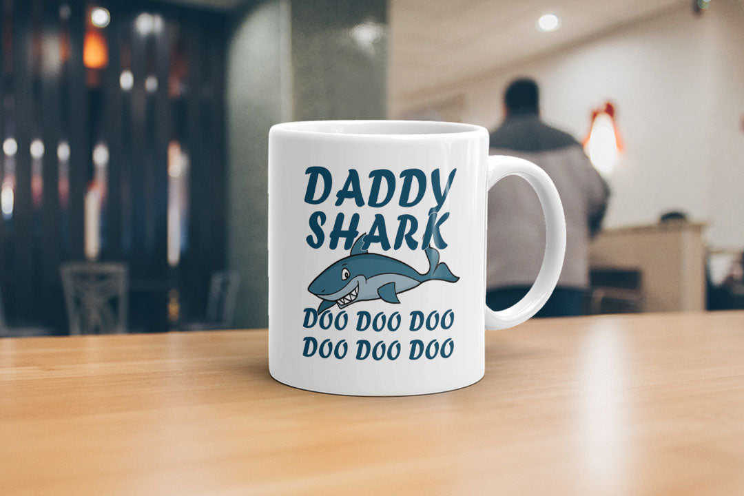 VIROSA Daddy Shark Mug – Doo Doo Doo Funny Gift for Dad – Cute & Sarcastic Coffee Cup for Father’s Day, Birthday or Special Occasion – 11oz White Ceramic Mug from Kids or Baby