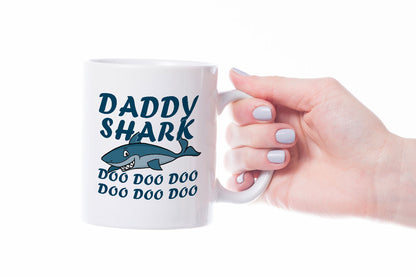 VIROSA Daddy Shark Mug – Doo Doo Doo Funny Gift for Dad – Cute & Sarcastic Coffee Cup for Father’s Day, Birthday or Special Occasion – 11oz White Ceramic Mug from Kids or Baby
