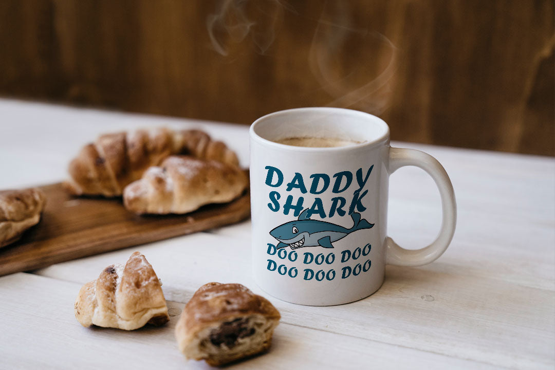 VIROSA Daddy Shark Mug – Doo Doo Doo Funny Gift for Dad – Cute & Sarcastic Coffee Cup for Father’s Day, Birthday or Special Occasion – 11oz White Ceramic Mug from Kids or Baby