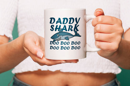 VIROSA Daddy Shark Mug – Doo Doo Doo Funny Gift for Dad – Cute & Sarcastic Coffee Cup for Father’s Day, Birthday or Special Occasion – 11oz White Ceramic Mug from Kids or Baby
