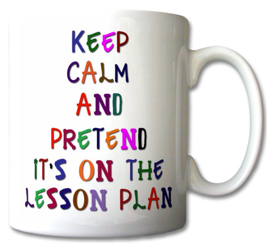 VIROSA Funny Teacher Mug – Keep Calm and Pretend It’s On The Lesson Plan – Colourful Mug Gift for Teachers, Educators – Retro-Inspired 11oz Ceramic Coffee Cup