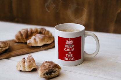 VIROSA Funny Boss Mug – Keep Calm and Carry On I’m The Boss – Gift for Manager, Team Leader, Coworker – Office, Birthday, Christmas, Secret Santa Present – 11oz White Ceramic Coffee Cup