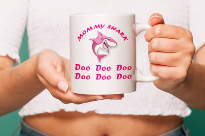 VIROSA Mummy Shark Mug – Doo Doo Doo – Funny Novelty Gift for Mum – Birthday, Christmas, Mother’s Day Coffee Cup – 11oz White Ceramic Mug